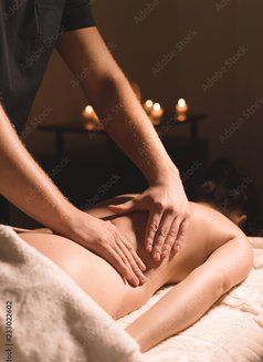 Shang FREE FUN - Male escort in Dubai Photo 4 of 4