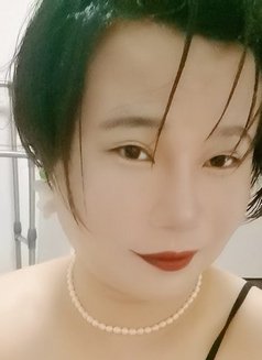Shanghailisa - Acompañantes transexual in Shanghai Photo 2 of 2