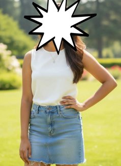 Shani - escort in Colombo Photo 1 of 4