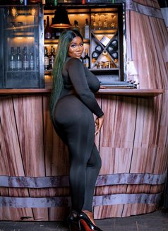 Shania - puta in Lagos, Nigeria Photo 3 of 5