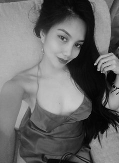 Shaniel Sy - puta in Dubai Photo 6 of 8