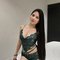 Shaniel Sy - puta in Riyadh Photo 3 of 15