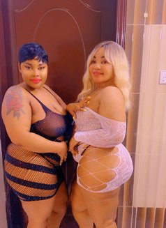 Shaniz and shania - puta in Riyadh Photo 2 of 8