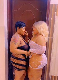 Shaniz and shania - puta in Riyadh Photo 5 of 8
