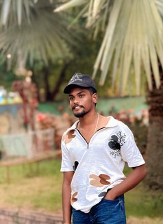 Shannu - Male escort in Bangalore Photo 2 of 3