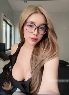 Shantal Santos - Transsexual escort in Manila Photo 4 of 7