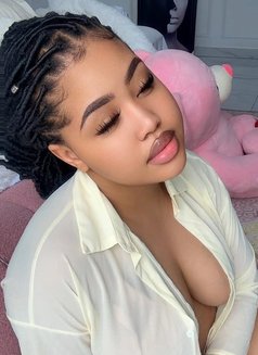 Shantel - puta in Khobar Photo 2 of 2