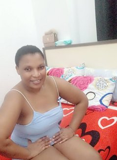 Shantel - masseuse in Muscat Photo 2 of 6