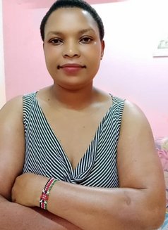 Shantel - masseuse in Muscat Photo 3 of 6