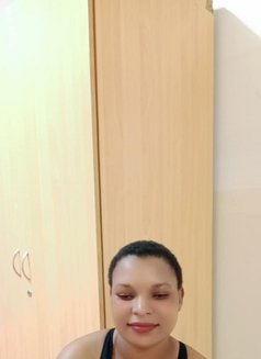 Shantel - masseuse in Muscat Photo 4 of 6