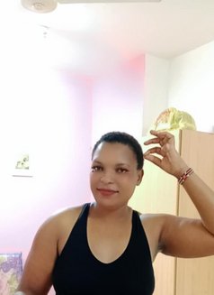 Shantel - masseuse in Muscat Photo 5 of 6