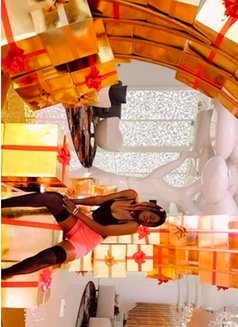 Shanti - puta in Maldives Photo 3 of 4