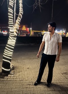 Shanu - Acompañantes masculino in New Delhi Photo 1 of 4