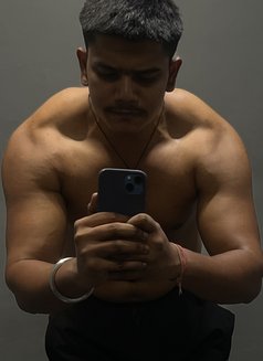 Shanu - Male escort in New Delhi Photo 6 of 10