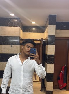 Shanu - Male escort in New Delhi Photo 9 of 10