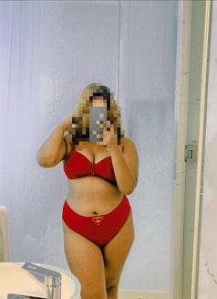 Shanu Ranathunga - escort in Colombo Photo 1 of 3