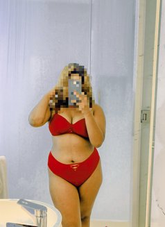 Shanu Ranathunga - escort in Colombo Photo 3 of 3