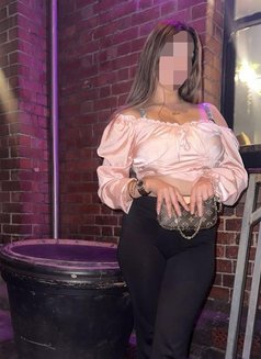 Saloni cam session & real meet availabl - puta in Pune Photo 1 of 3