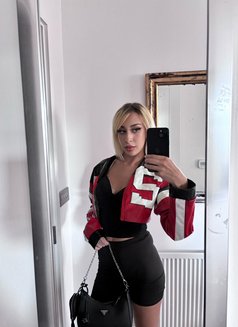 Shara - escort in Bangkok Photo 6 of 7