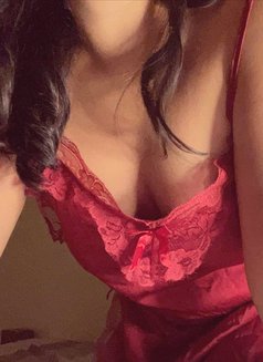 Shara Mae - escort in Manila Photo 3 of 6