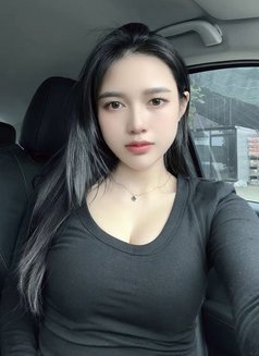 Sharaa - puta in Abu Dhabi Photo 1 of 1