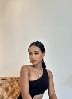 Shareen - escort in Bali Photo 24 of 25