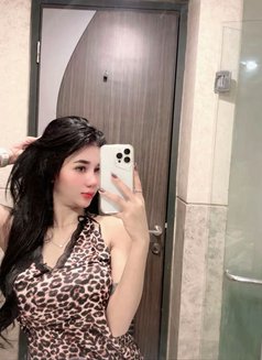 Sharen - puta in Surabaya Photo 1 of 8