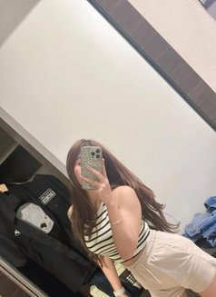 Sharen - puta in Surabaya Photo 2 of 8