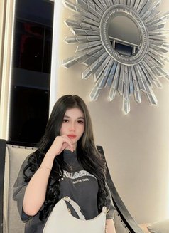 Sharen - puta in Surabaya Photo 7 of 8