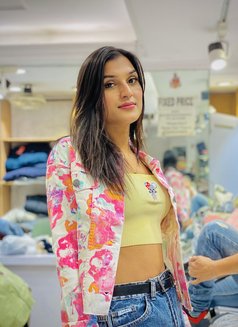 Sharlyn - escort in New Delhi Photo 3 of 6