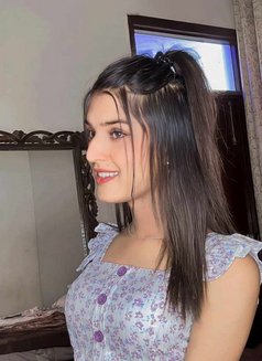 Sharlyn - escort in New Delhi Photo 4 of 6