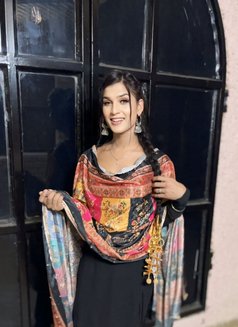 Sharlyn - escort in New Delhi Photo 5 of 6