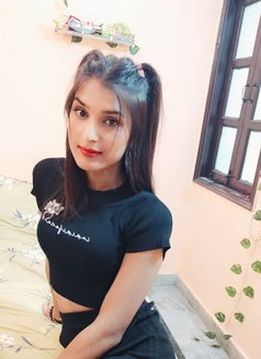 Sharlyn - puta in New Delhi Photo 7 of 7