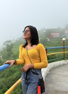 Sharlyn - escort in New Delhi Photo 15 of 17