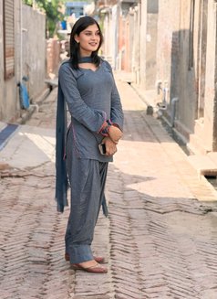 Sharlyn - escort in New Delhi Photo 17 of 17