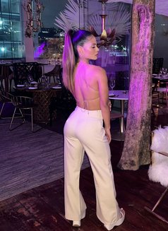 Sharom - puta in Milan Photo 6 of 14