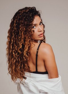 Sharom - puta in Milan Photo 8 of 14