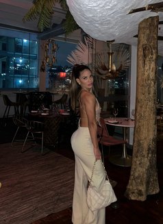 Sharom - puta in Milan Photo 10 of 14