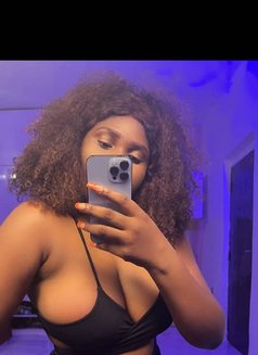 Sharon - masseuse in Accra Photo 3 of 5