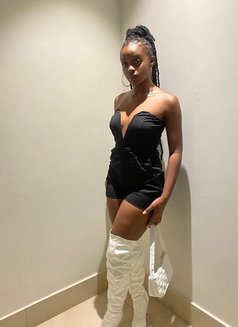 Sharon - escort in Şalālah Photo 1 of 7