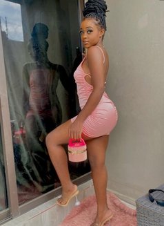 Sharon - escort in Şalālah Photo 3 of 7