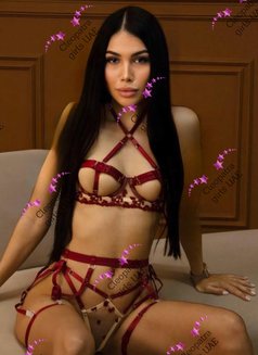 SHARON GORGEOUS - escort in Abu Dhabi Photo 2 of 18