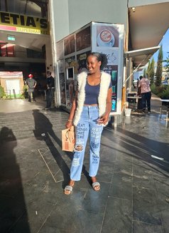 Sharon - puta in Eldoret Photo 4 of 5