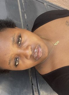 Sharon - escort in Nairobi Photo 5 of 6