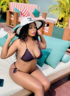 Sharon Massage - puta in Abu Dhabi Photo 9 of 9