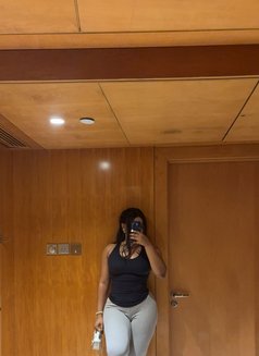 Sharon - puta in Lagos, Nigeria Photo 3 of 4