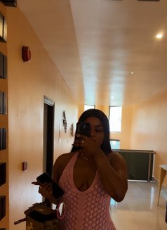 Sharon - puta in Lagos, Nigeria Photo 4 of 4