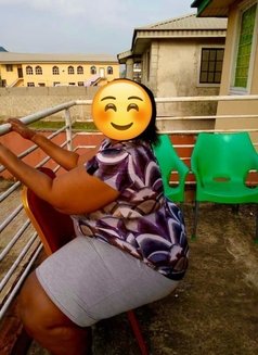 Sharon - puta in Lagos, Nigeria Photo 4 of 4