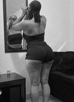 Sharon Tanzania - puta in Doha Photo 3 of 3