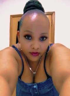 Sharonjoy - puta in Dammam Photo 2 of 2
